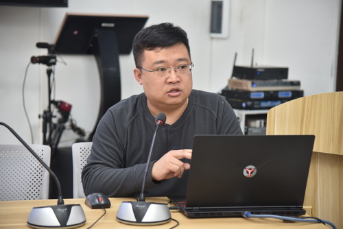 红足1世足球网址大全专业硕士管理办公室主任徐志远进行培训